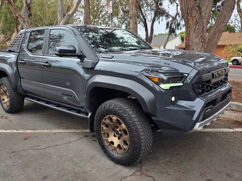 Used 2025 Toyota Tacoma 4x4 Double Cab Hybrid image 2