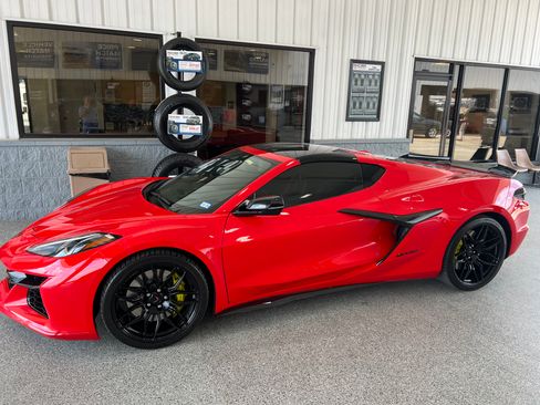 Used 2024 Chevrolet Corvette Z06 RWD image 2