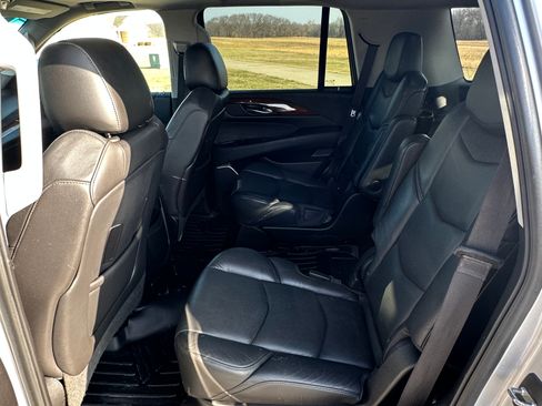 Used 2018 Cadillac Escalade Luxury image 13