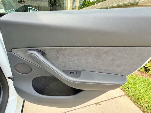 Used 2023 Tesla Model Y Long Range AWD/4WD image 10