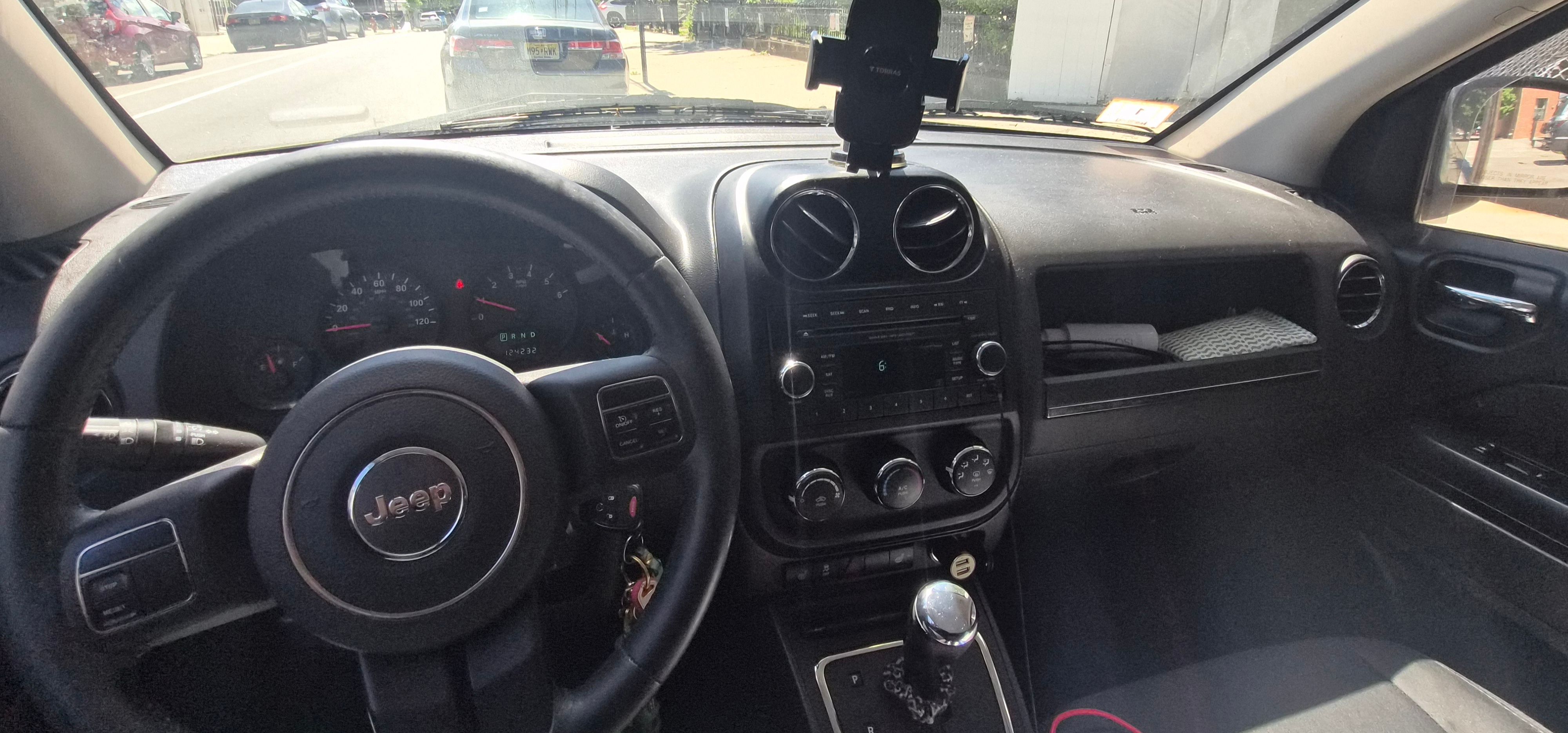 Used 2012 Jeep Compass Latitude AWD/4WD image 13