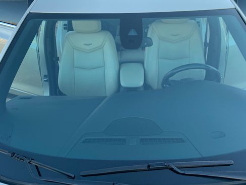 Used 2017 Cadillac XT5 Luxury w/ Driver Awareness Package image 12