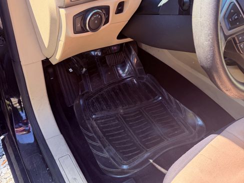 Used 2015 Ford Fusion SE FWD image 11