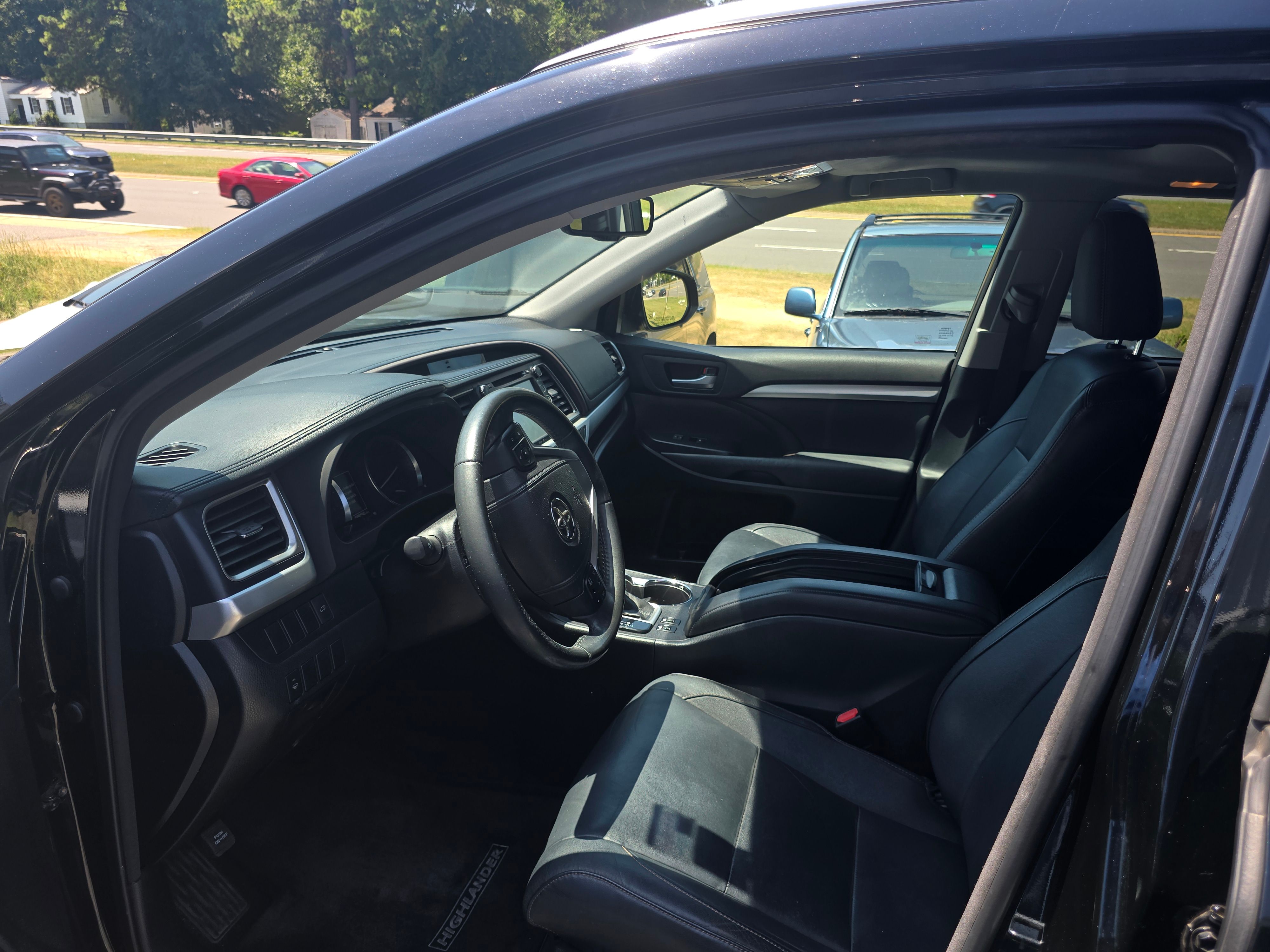 Used 2015 Toyota Highlander XLE FWD image 11