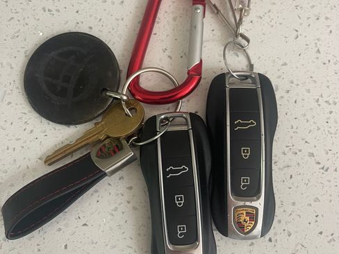 Used 2021 Porsche Cayenne E-Hybrid AWD/4WD image 16
