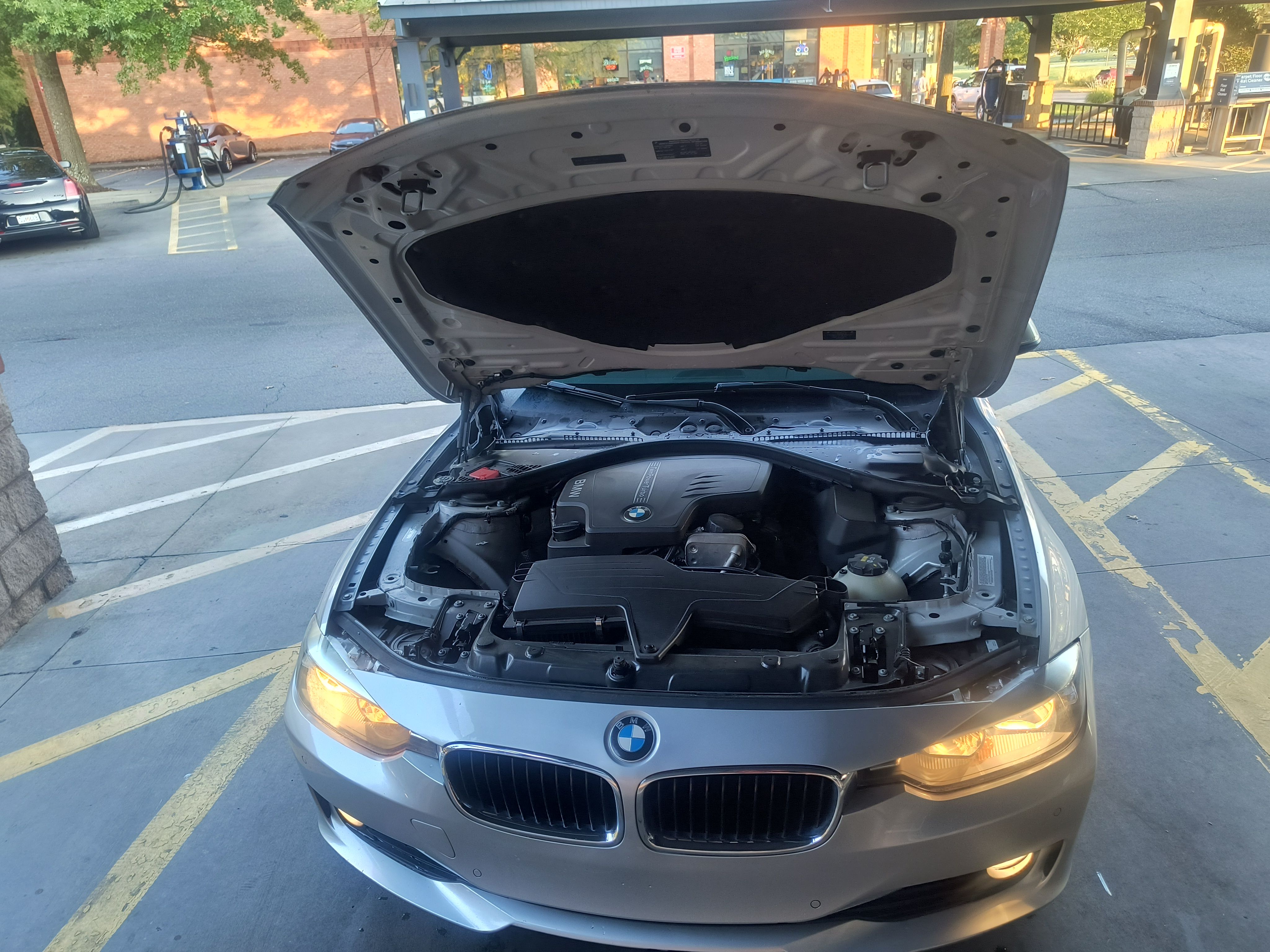 Used 2015 BMW 320i Sedan RWD image 9