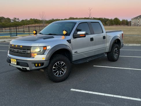 Used 2014 Ford F150 Raptor w/ Equipment Group 801A Luxury image 4