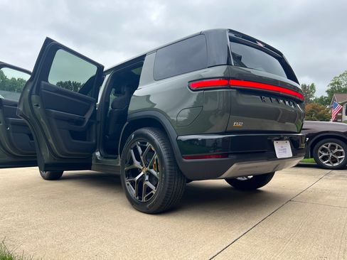 Used 2027 Rivian R2 Performance AWD/4WD image 17