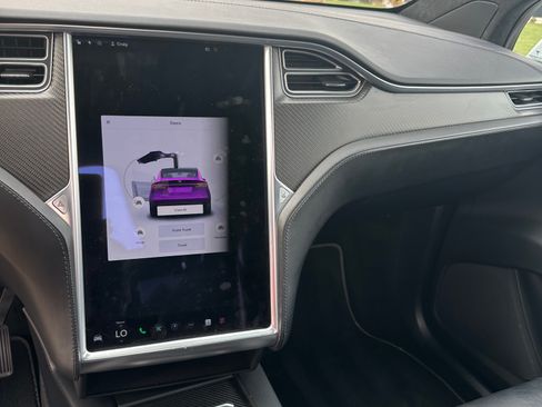 Used 2017 Tesla Model X 75D image 11