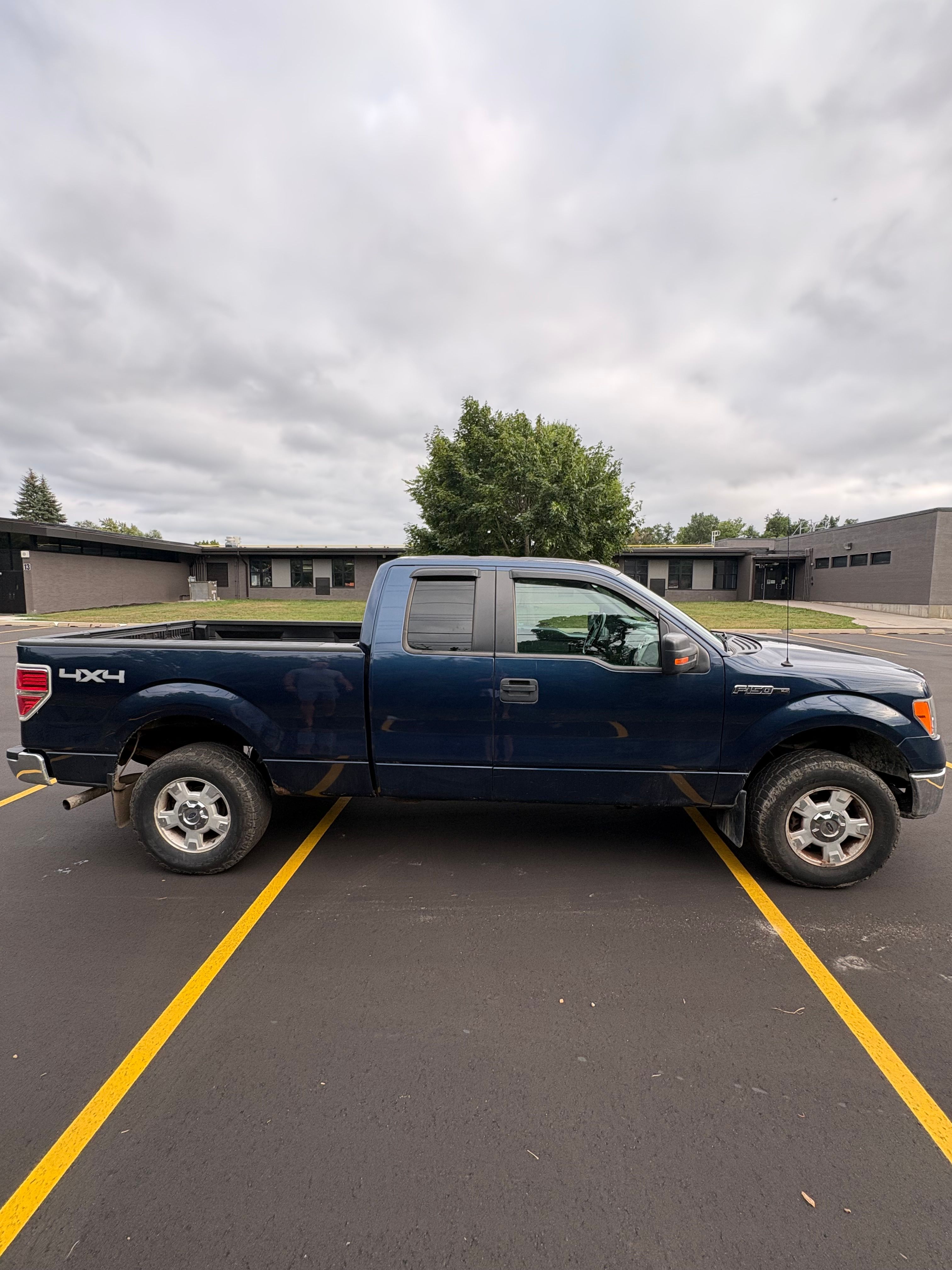 Used 2013 Ford F150 XLT w/ Mid Equipment Group AWD/4WD image 5