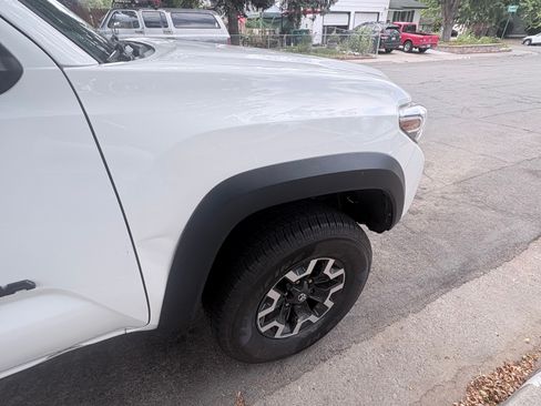 Used 2019 Toyota Tacoma TRD Off-Road w/ Technology Package AWD/4WD image 13