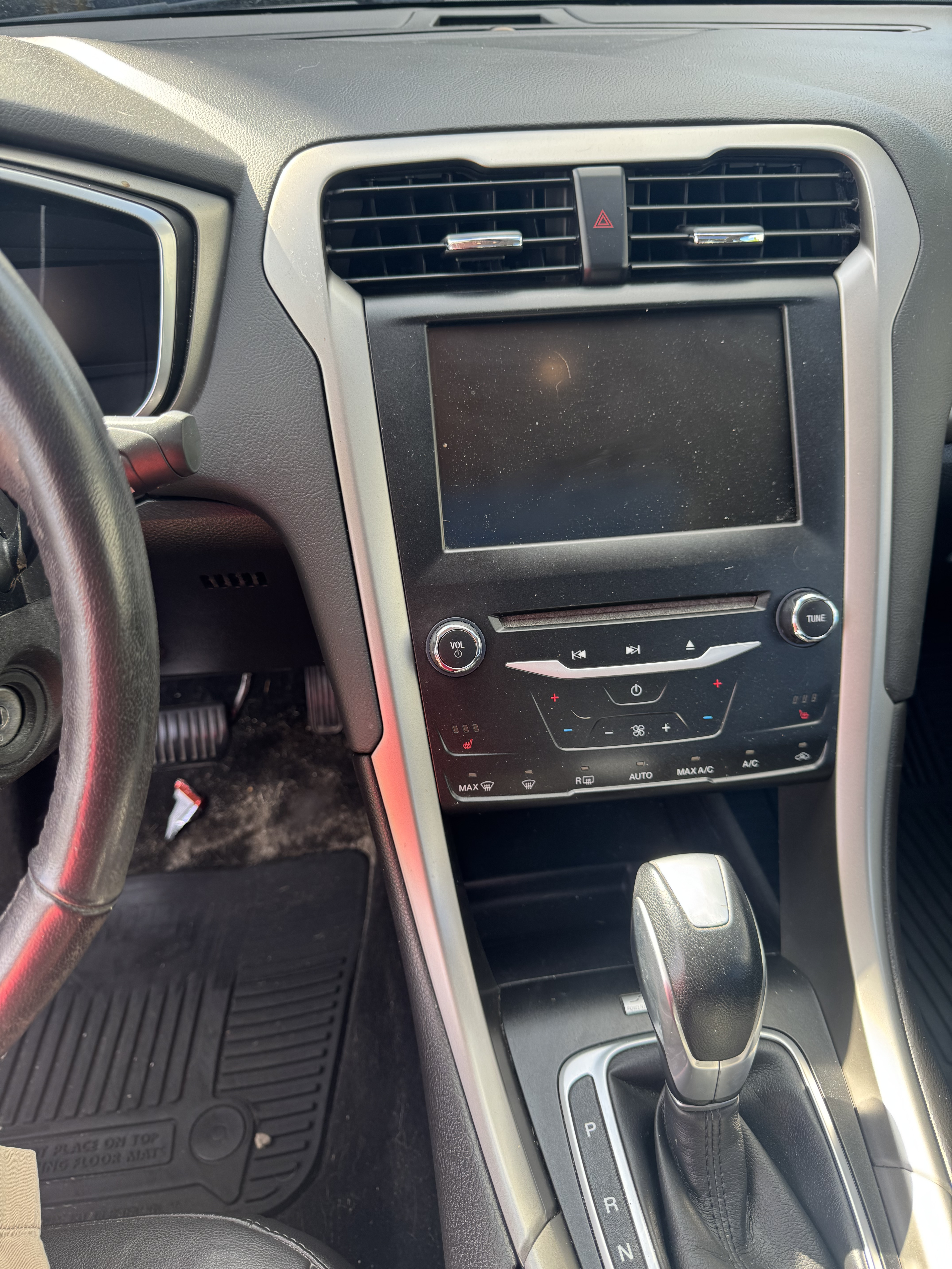 Used 2014 Ford Fusion SE w/ Equipment Group 202A FWD image 6
