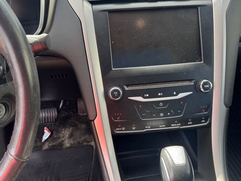 Used 2014 Ford Fusion SE w/ Equipment Group 202A image 6