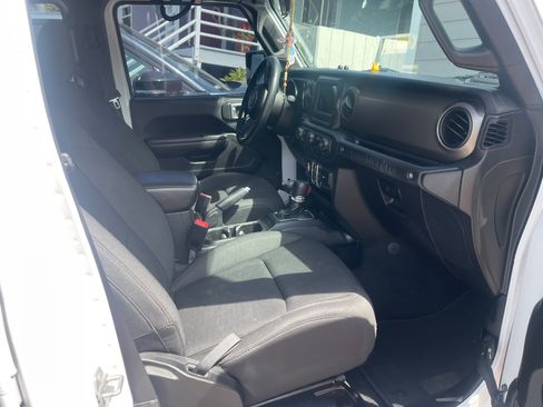 Used 2018 Jeep Wrangler Unlimited Sport S image 12