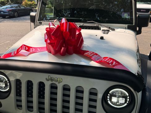 Used 2013 Jeep Wrangler Unlimited Sport image 2