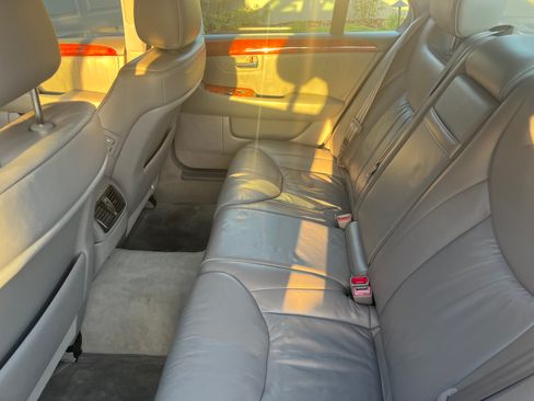 Used 2002 Lexus LS 430 RWD image 8