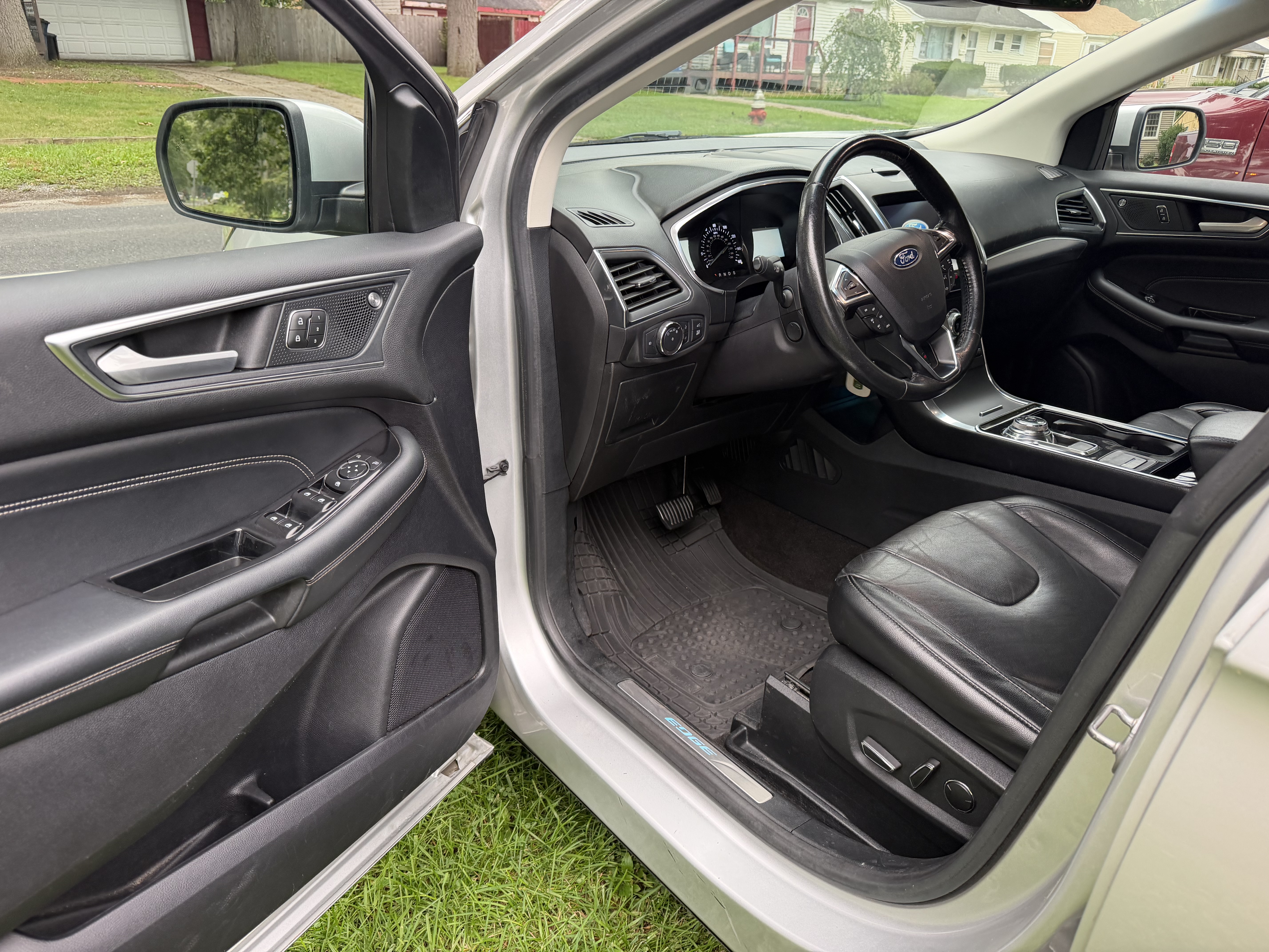Used 2019 Ford Edge Titanium FWD image 8