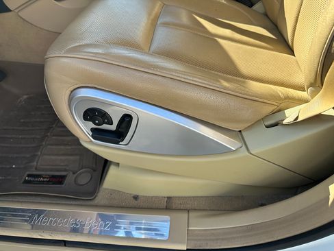 Used 2010 Mercedes-Benz GL 550 GL 550 Sport Utility 4D image 21