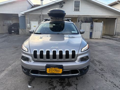 Used 2016 Jeep Cherokee Limited image 2