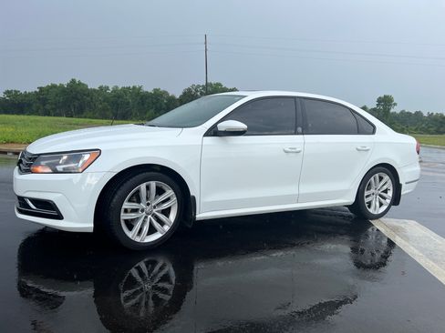 Used 2019 Volkswagen Passat 2.0T Wolfsburg image 4