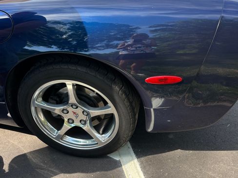 Used 2000 Chevrolet Corvette Convertible w/ Performance Handling Pkg RWD image 6