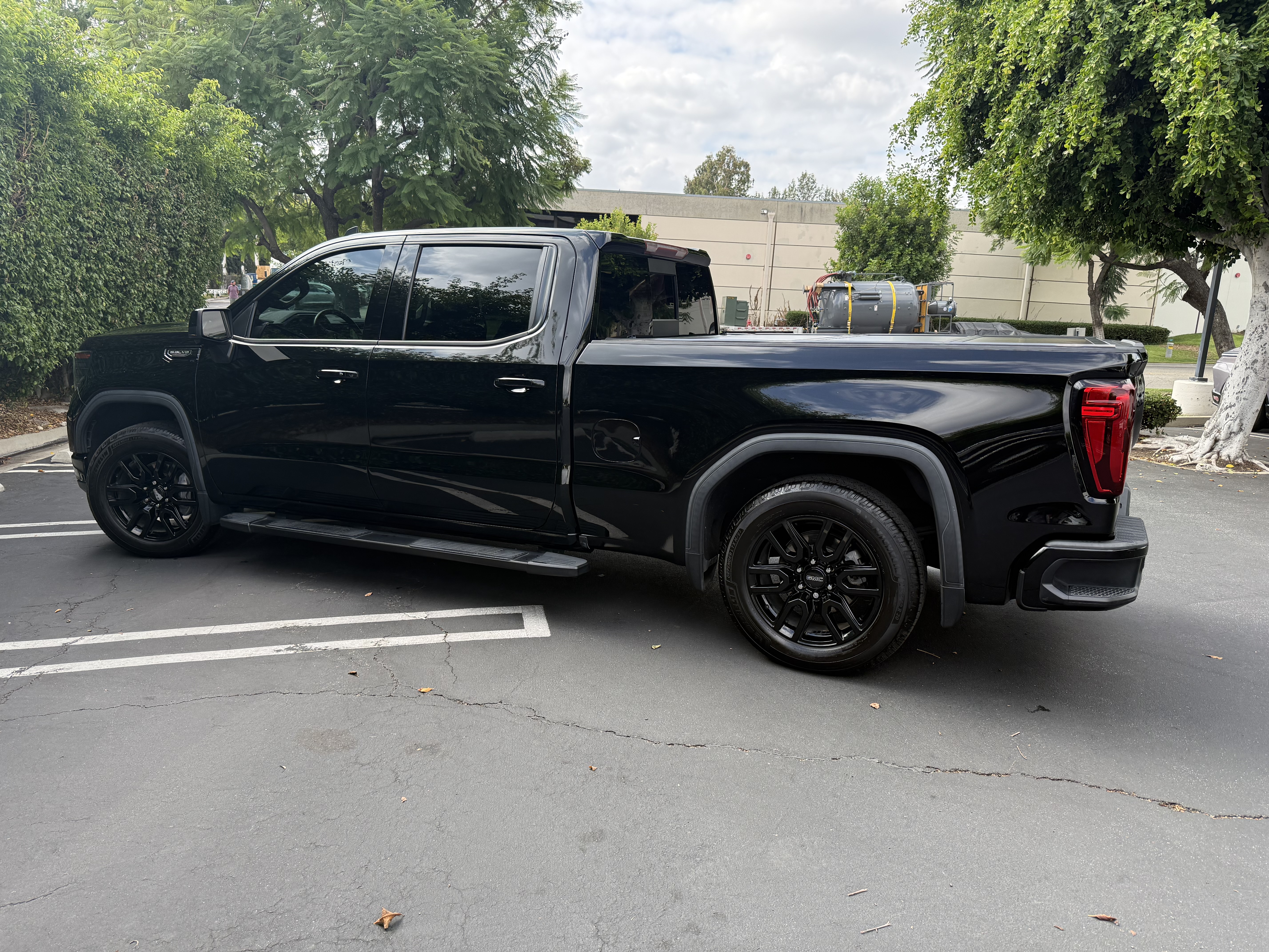 Used 2022 GMC Sierra 1500 Elevation w/ Elevation Premium Package AWD/4WD image 12