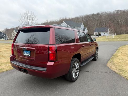 Used 2019 Chevrolet Suburban LT image 6