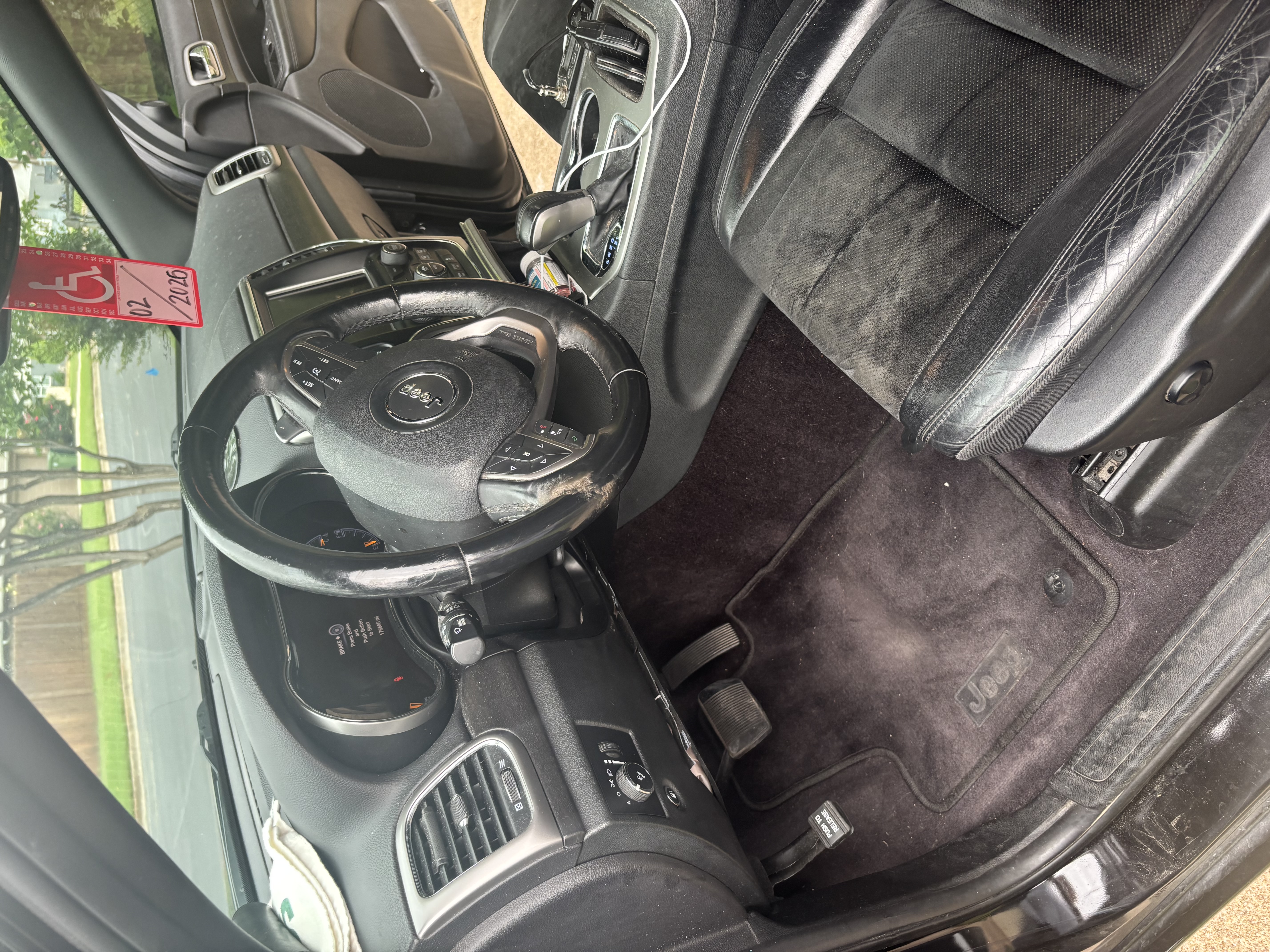 Used 2017 Jeep Grand Cherokee Altitude AWD/4WD image 9