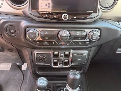 Used 2018 Jeep Wrangler Unlimited Sport S image 12