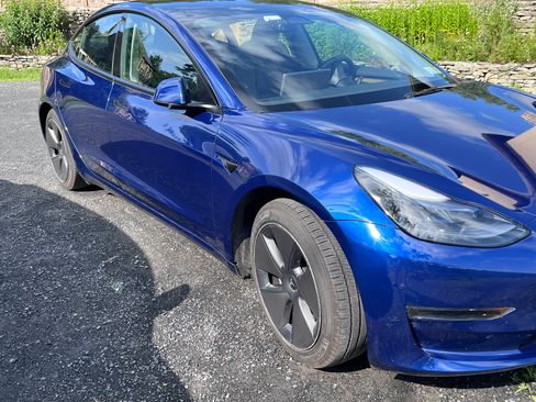 Used 2023 Tesla Model 3 Standard Range RWD image 2