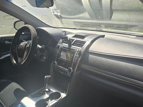 Used 2014 Toyota Camry SE image 6