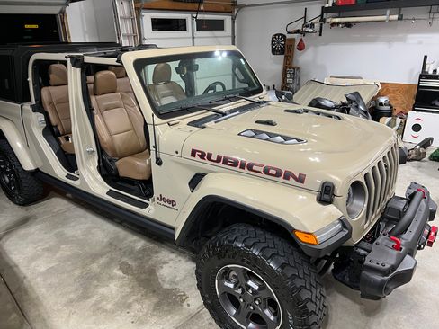 Used 2020 Jeep Gladiator Rubicon image 2