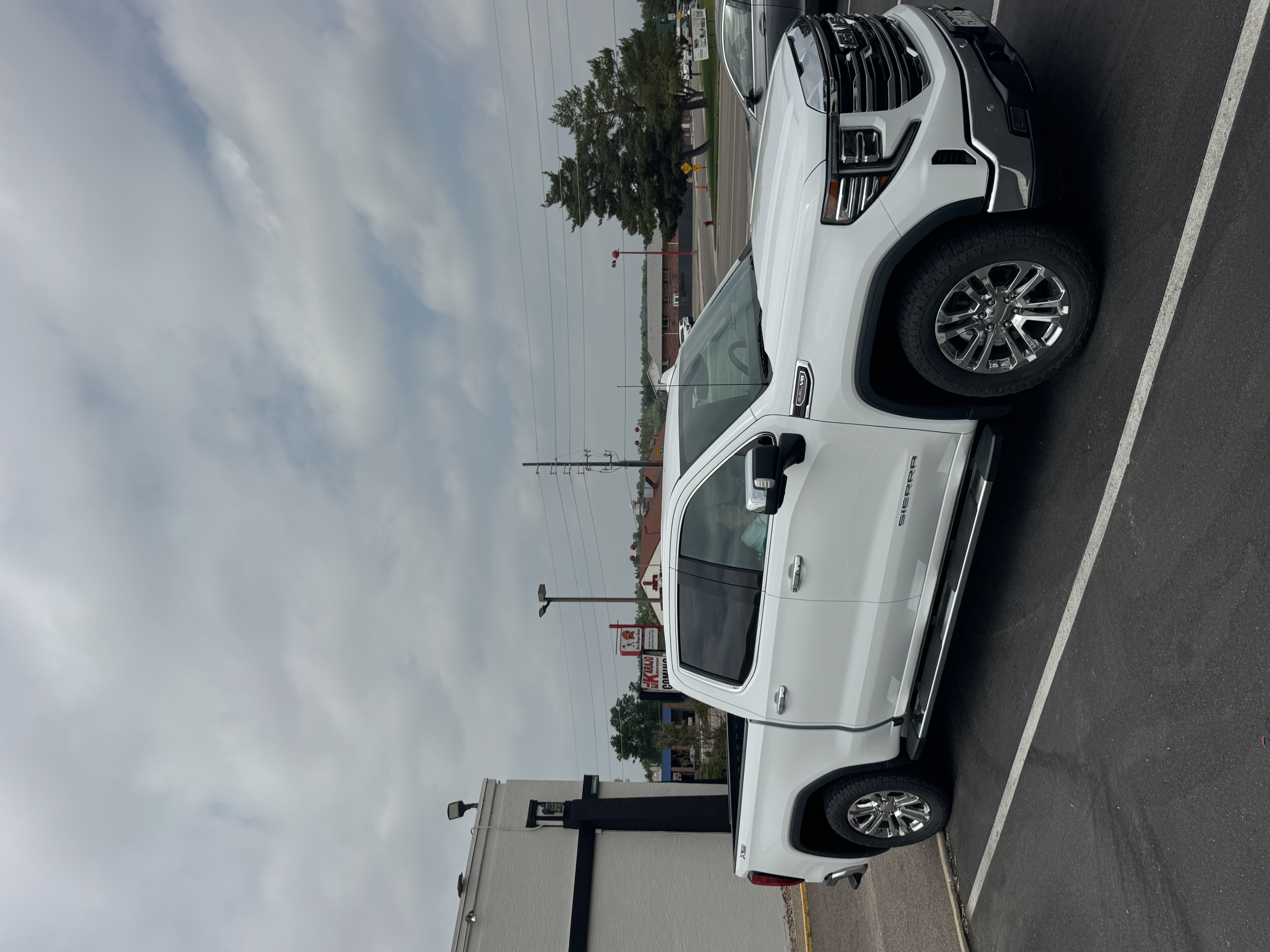 Used 2022 GMC Sierra 1500 SLT w/ SLT Premium Plus Package AWD/4WD image 2