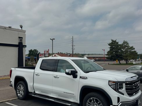 Used 2022 GMC Sierra 1500 SLT w/ SLT Premium Plus Package AWD/4WD image 2