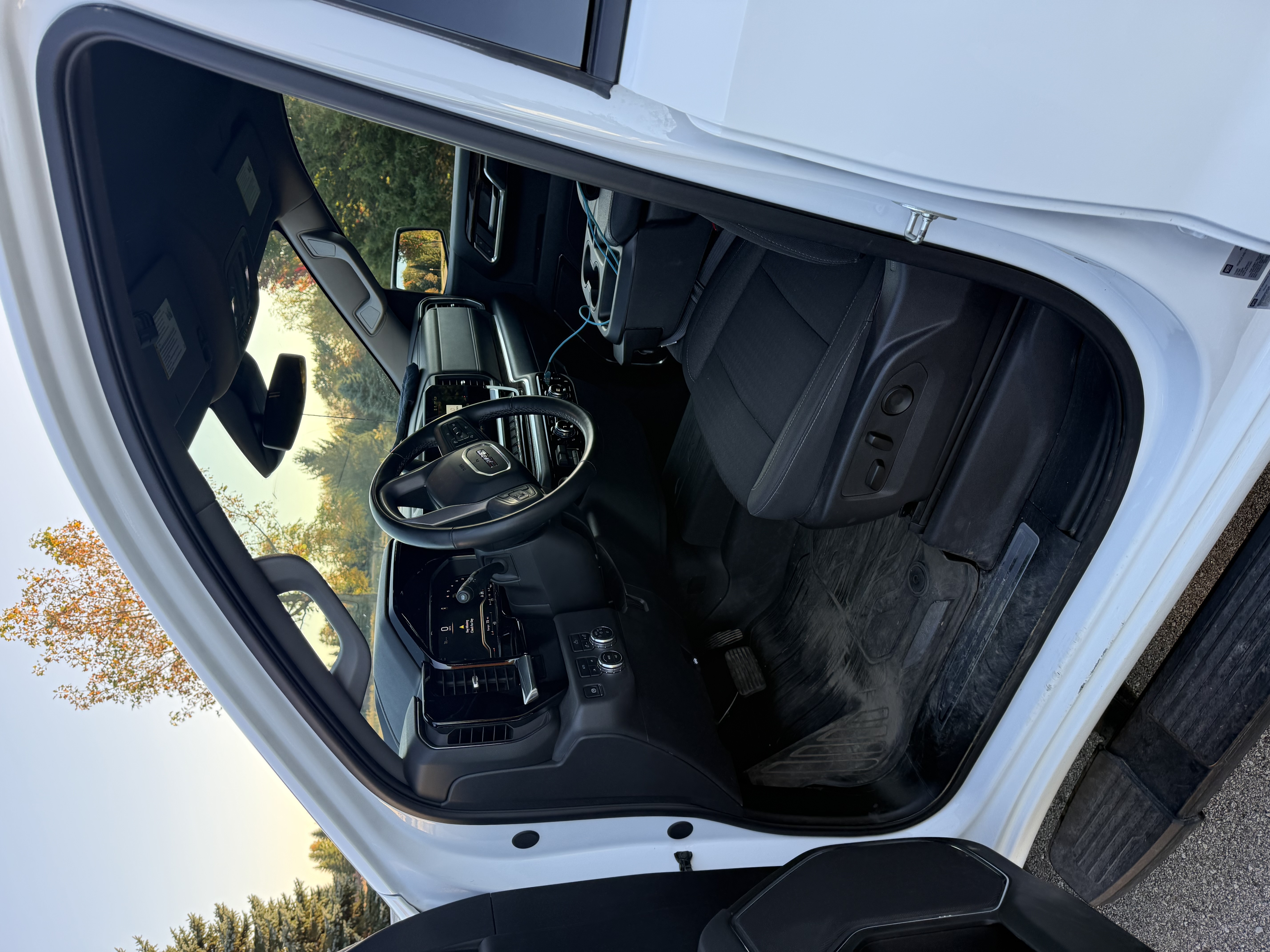 Used 2025 GMC Sierra 1500 Elevation AWD/4WD image 5