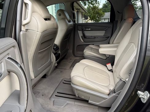 Used 2014 GMC Acadia SLT FWD image 9