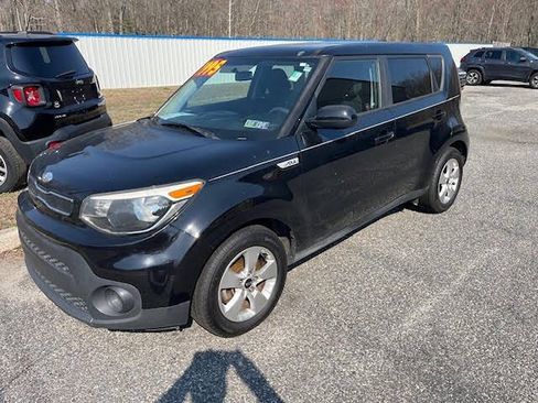 Used 2017 Kia Soul FWD image 1