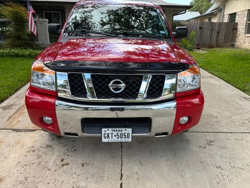 Used 2010 Nissan Titan SE w/ SE Value Truck Pkg RWD image 2
