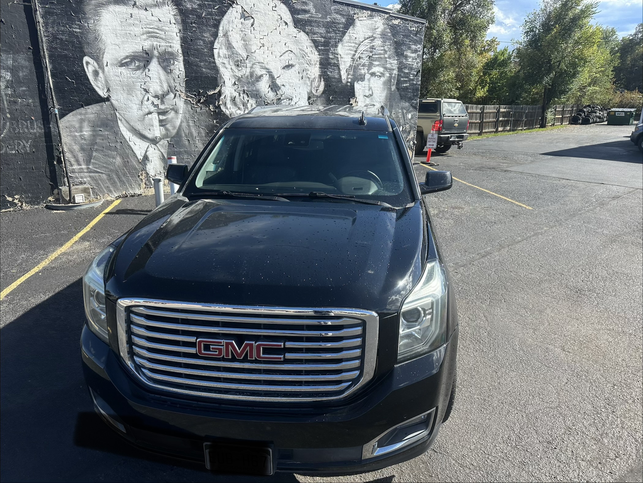 Used 2019 GMC Yukon XL SLT w/ Premium Edition AWD/4WD image 1