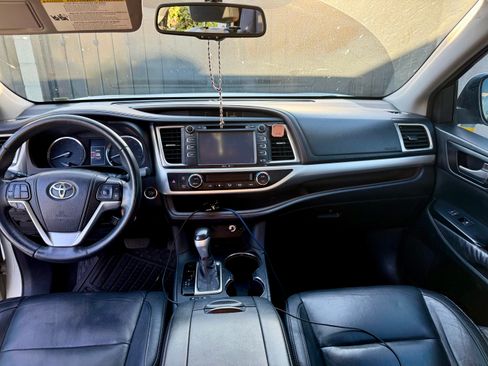 Used 2014 Toyota Highlander XLE FWD image 4