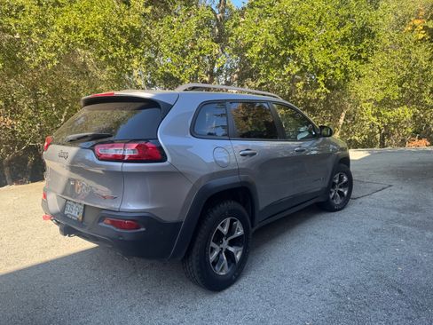 Used 2016 Jeep Cherokee Trailhawk w/ Comfort/Convenience Group AWD/4WD image 6
