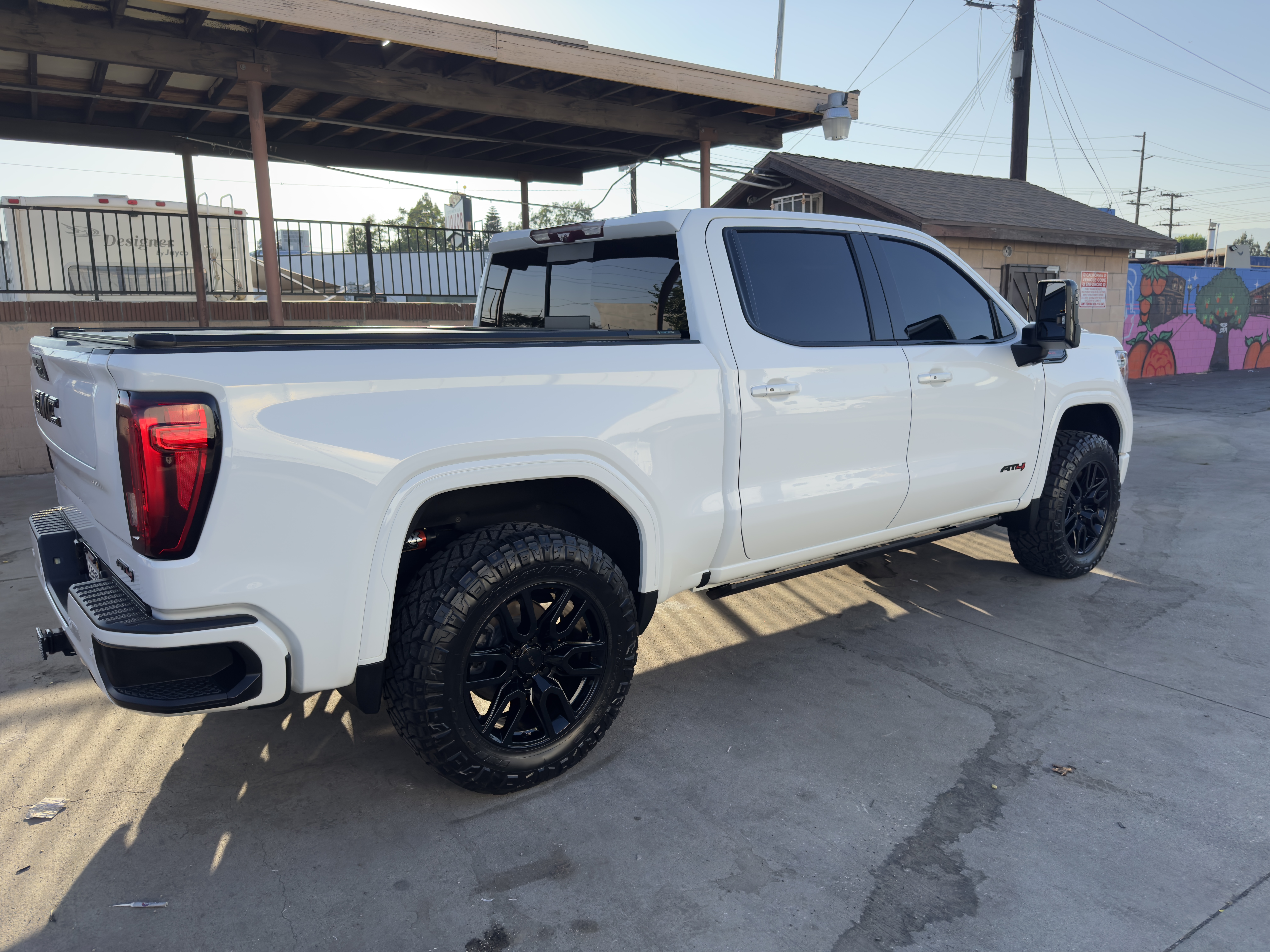 Used 2020 GMC Sierra 1500 AT4 w/ AT4 Premium Package AWD/4WD image 8