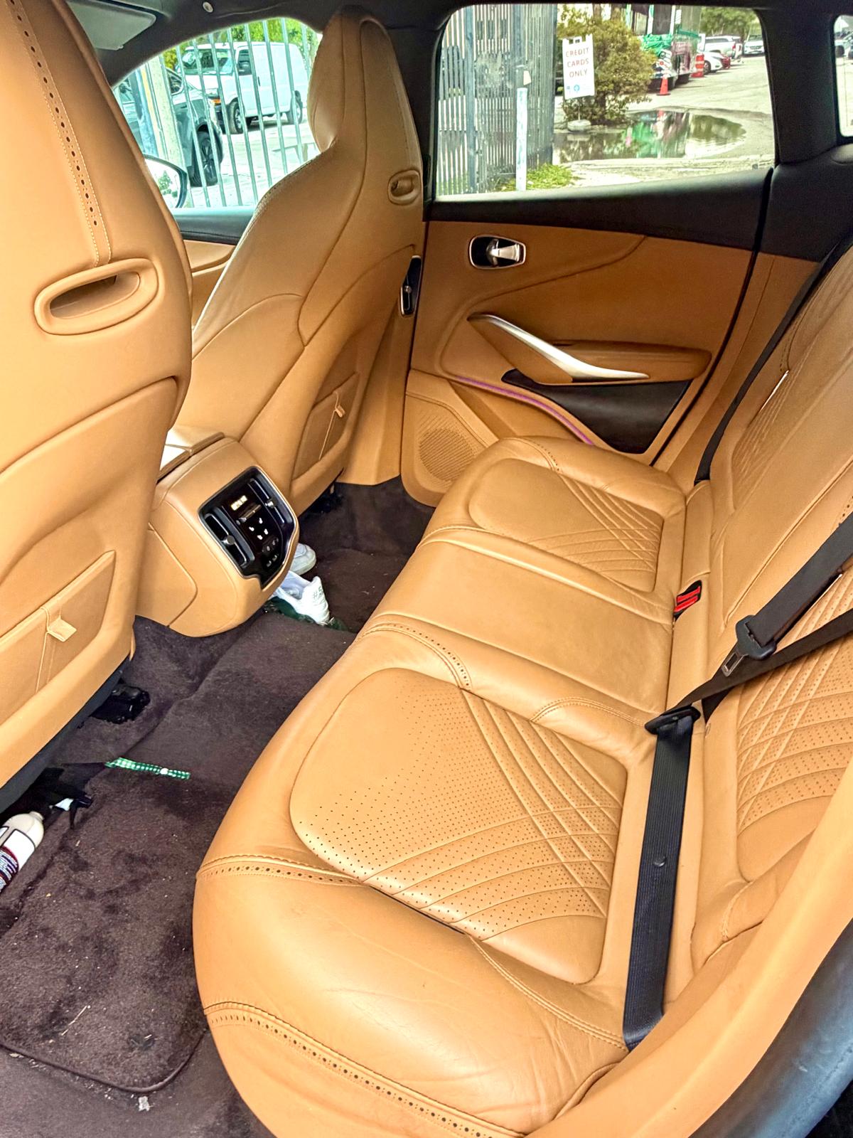 Used 2021 Aston Martin DBX AWD/4WD image 22