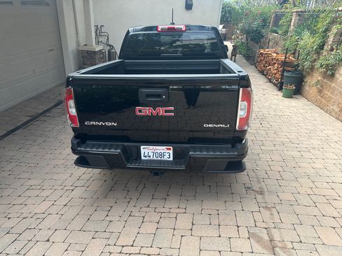 Used 2017 GMC Canyon Denali image 6