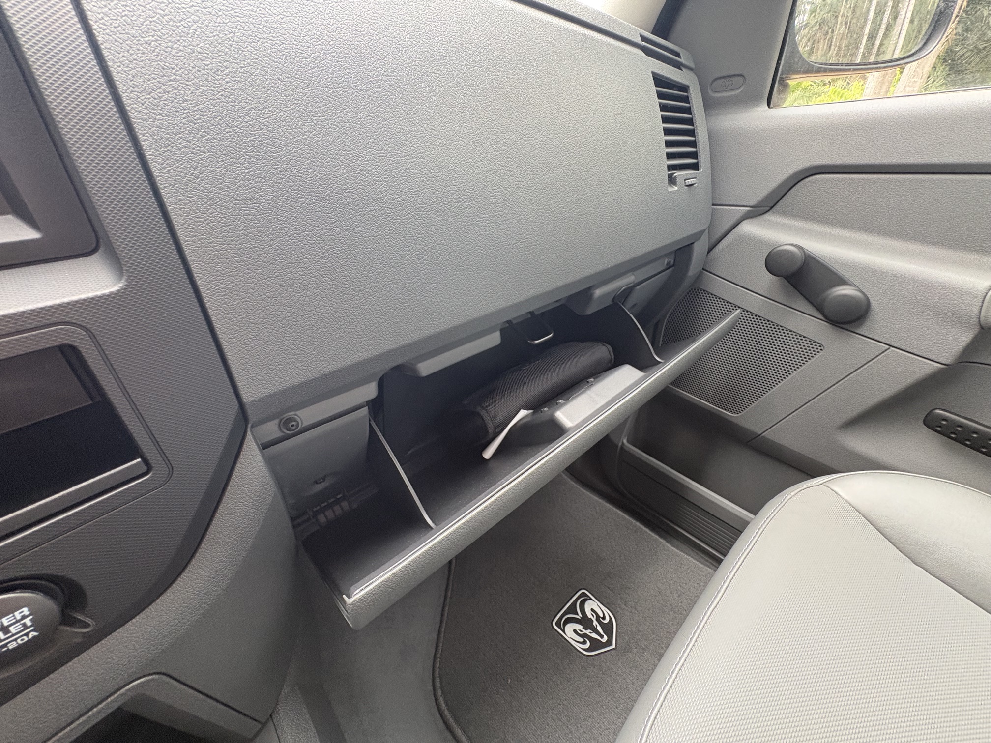 Used 2008 Dodge Ram 1500 Truck ST RWD image 15