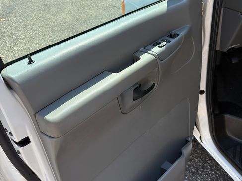 Used 2007 Ford E-250 and Econoline 250 RWD image 16