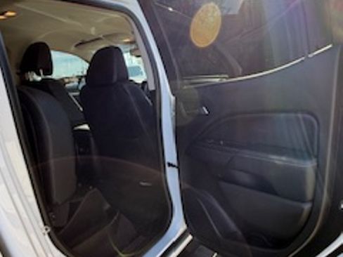 Used 2019 GMC Canyon Denali image 8