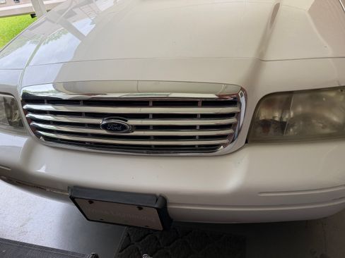Used 2011 Ford Crown Victoria LX w/ Comfort Appearance Pkg RWD image 10