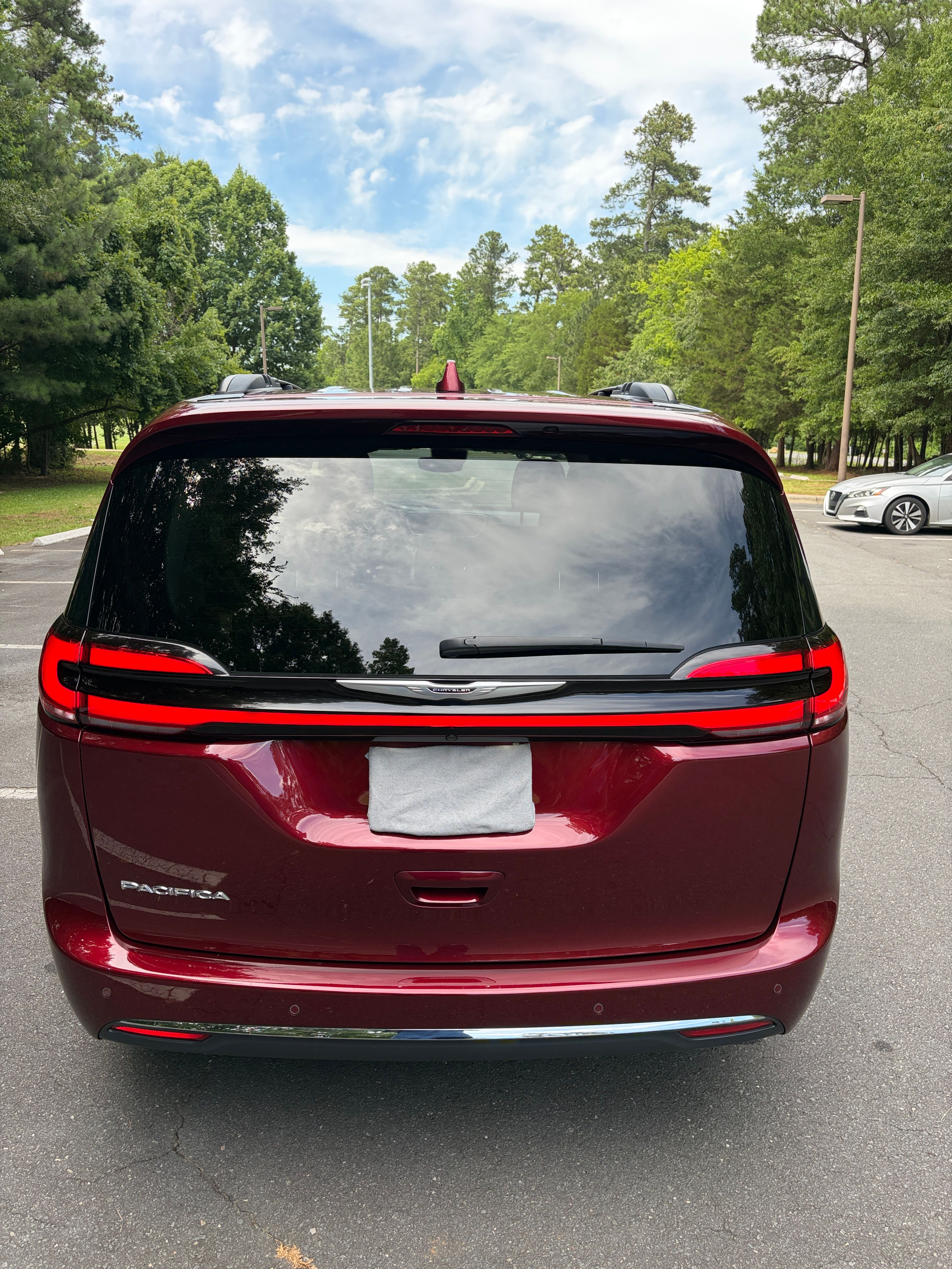 Used 2022 Chrysler Pacifica Touring-L FWD image 4