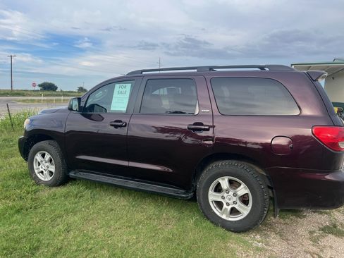 Used 2015 Toyota Sequoia SR5 image 2